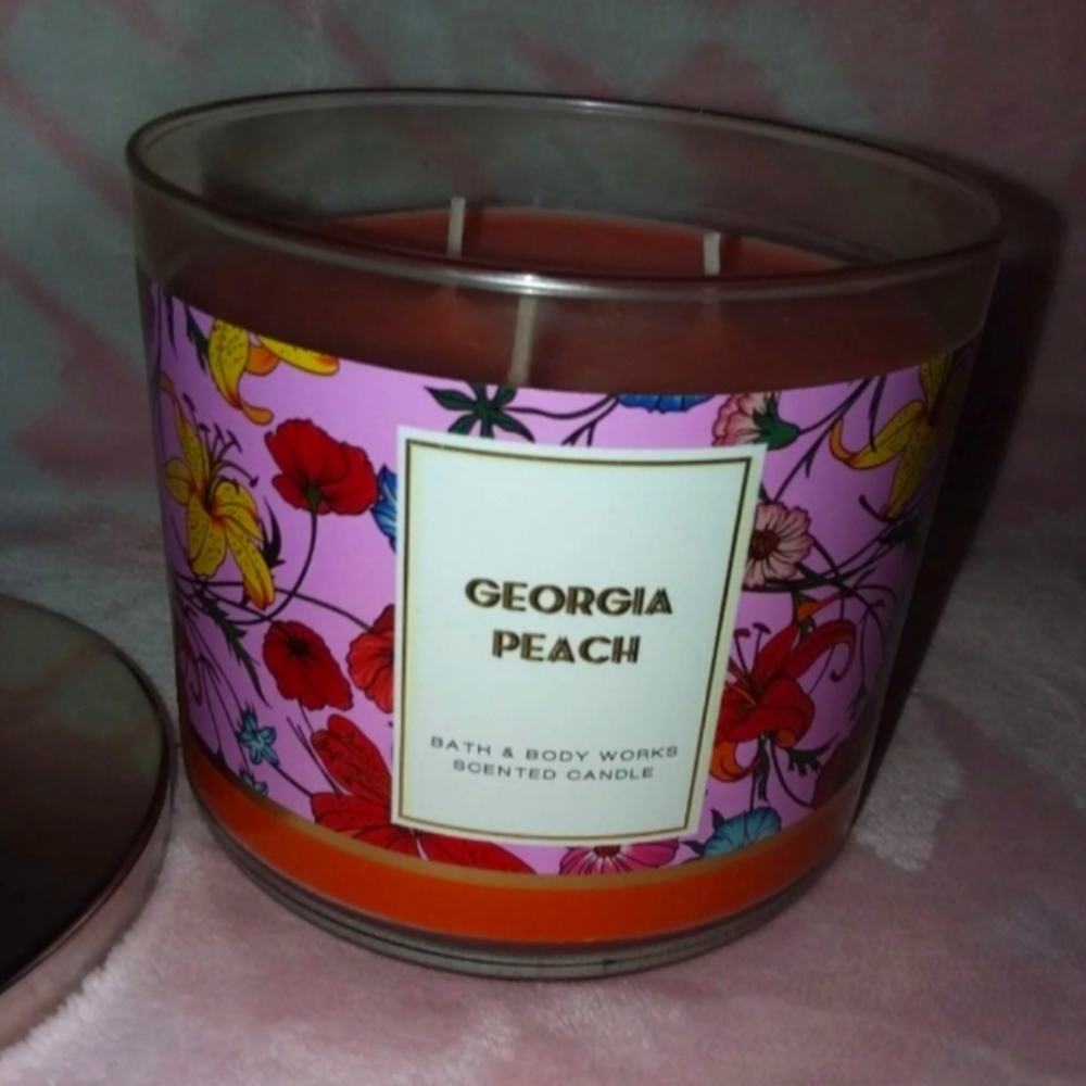 2018 edition Georgia Peach Bath and body works candle
